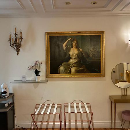 D.R.Rome Spanish Luxury Suites Exterior photo