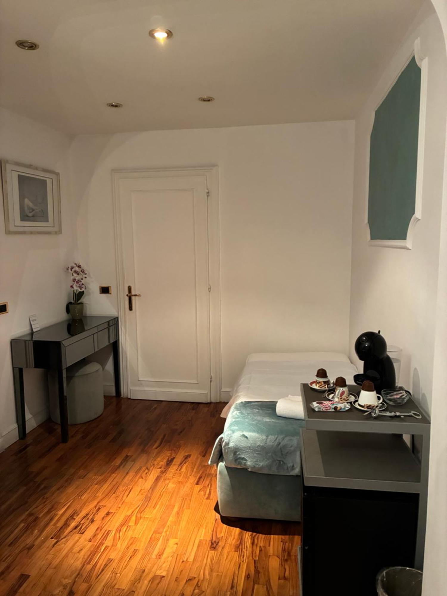 D.R.Rome Spanish Luxury Suites Exterior photo