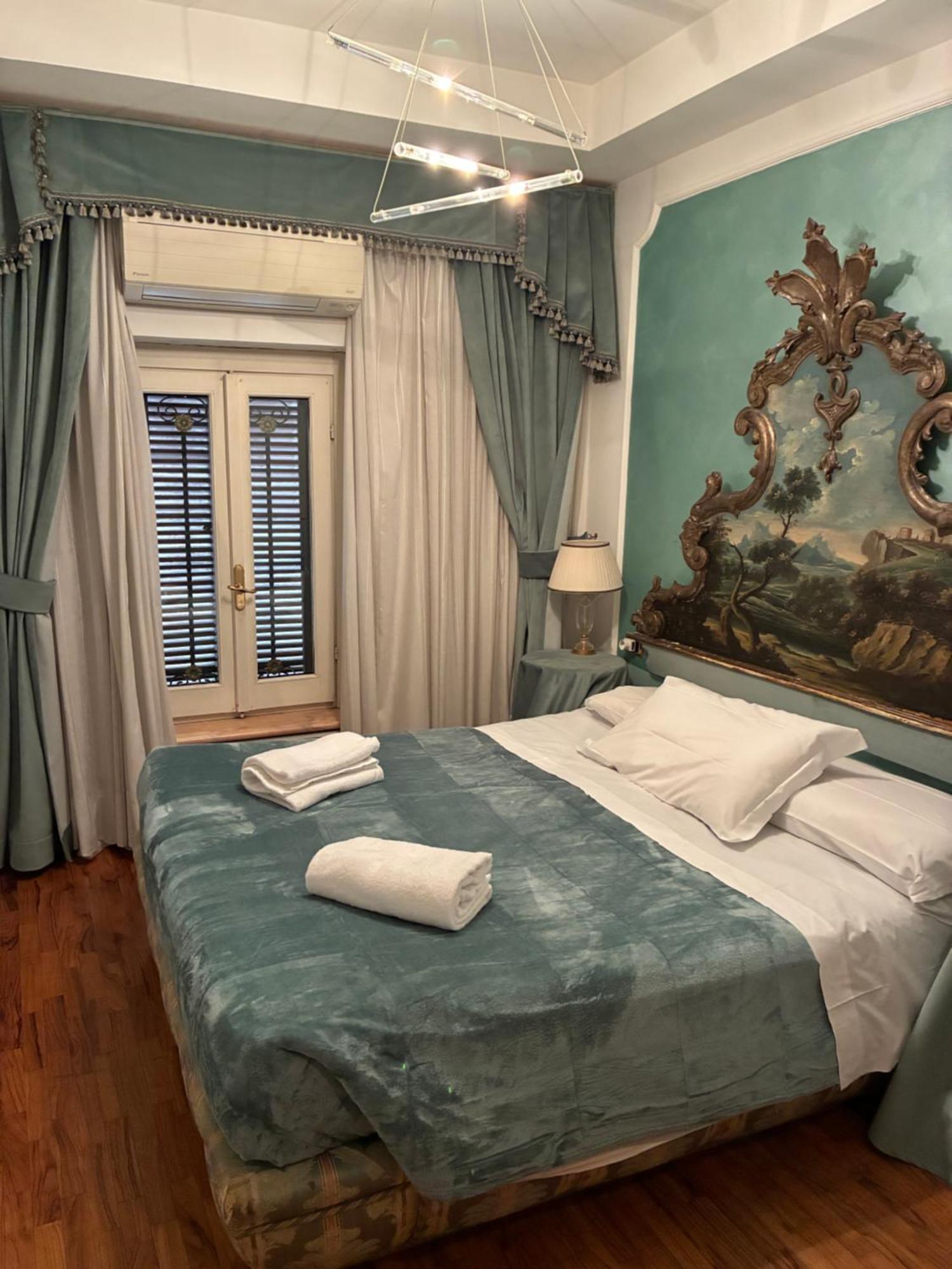 D.R.Rome Spanish Luxury Suites Exterior photo
